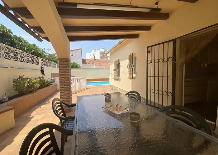 וילה Casa Familiar Con Piscina Privada En Torroella De Montgri, Cerca De La Playa - Hisp-7-44 *