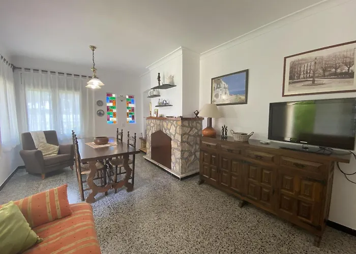 Casa Familiar Con Piscina Privada En Torroella De Montgri, Cerca De La Playa - Hisp-7-44 * Torroella de Montgrí