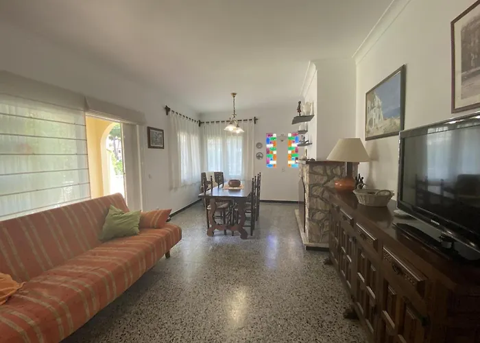 Casa Familiar Con Piscina Privada En Torroella De Montgri, Cerca De La Playa - Hisp-7-44 Torroella de Montgrí